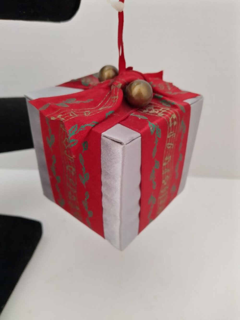 Vintage Xmas Ornament Box Design
